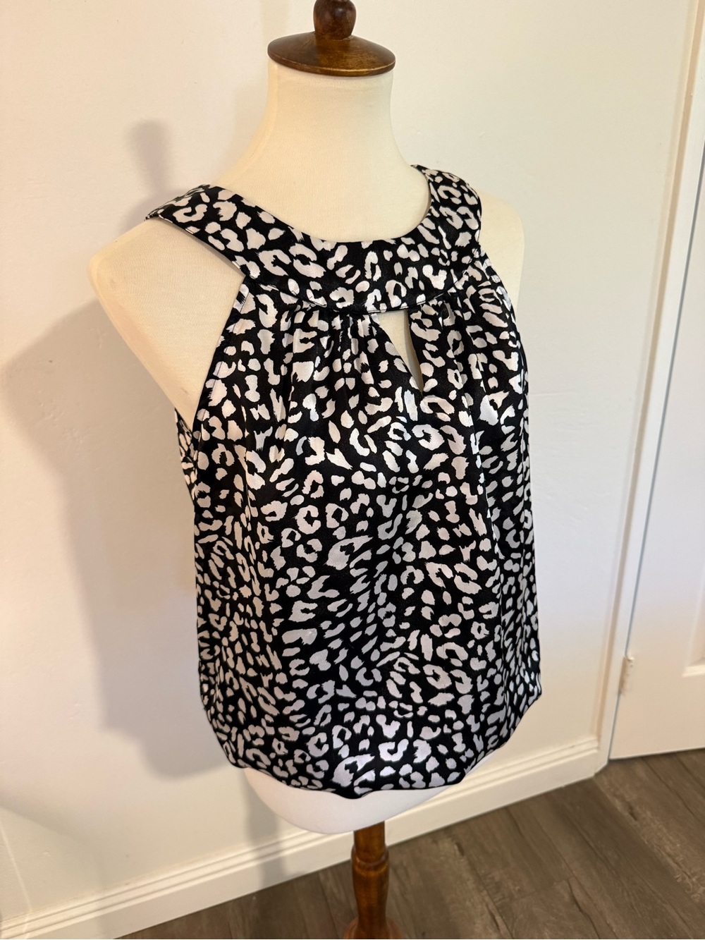 Allison Taylor Black and White Sleeveless Animal Print Keyhole Camisole